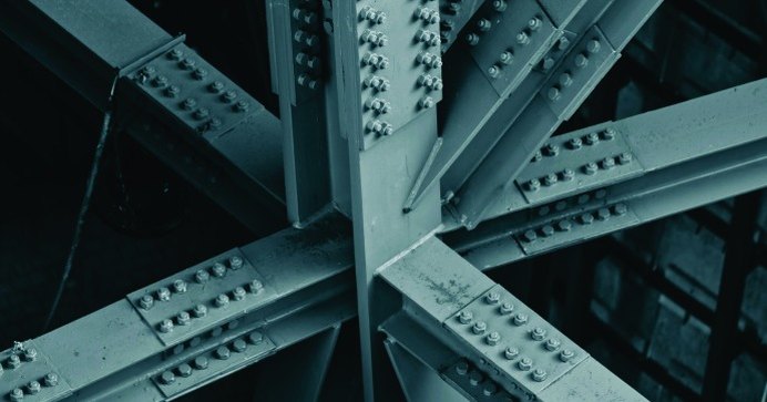 Bolted steel connections of a pre-engineered building frame